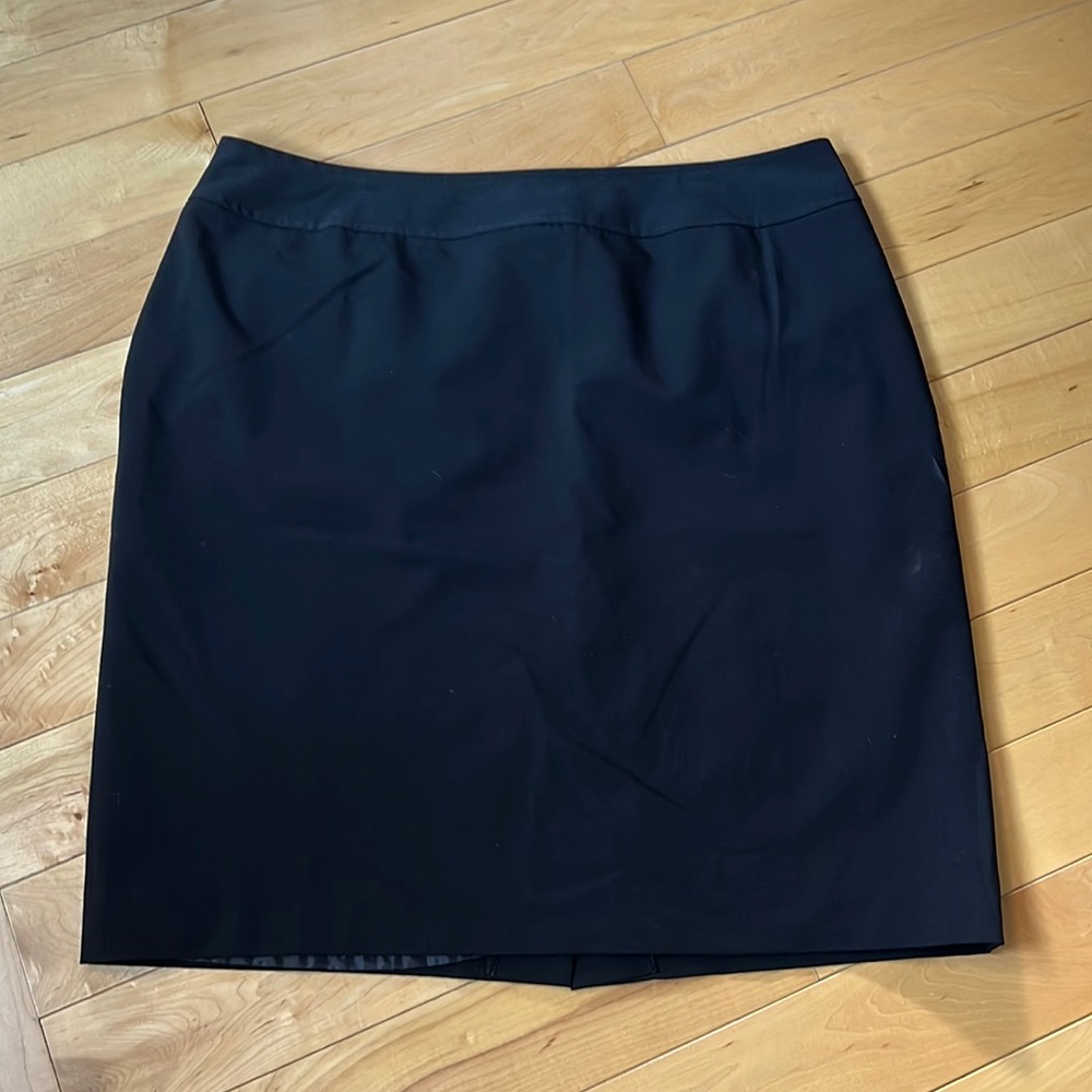 Black back zip fully lined skirt